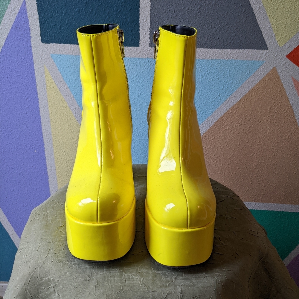 Yellow platforms